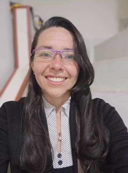 Archivista Giselle Jaimes, experta en clasificación y preservación documental